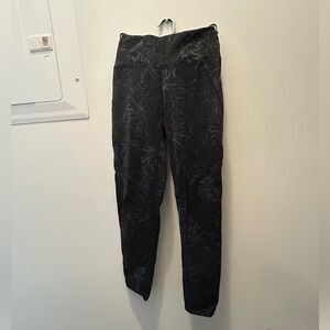 Sweaty Betty 7/8 Grey Floral Power Leggings - great condition